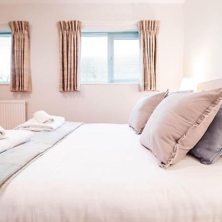 Bright And Spacious Contractor House L Parking! Borehamwood Exteriér fotografie