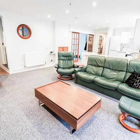 Bright And Spacious Contractor House L Parking! Borehamwood Exteriér fotografie
