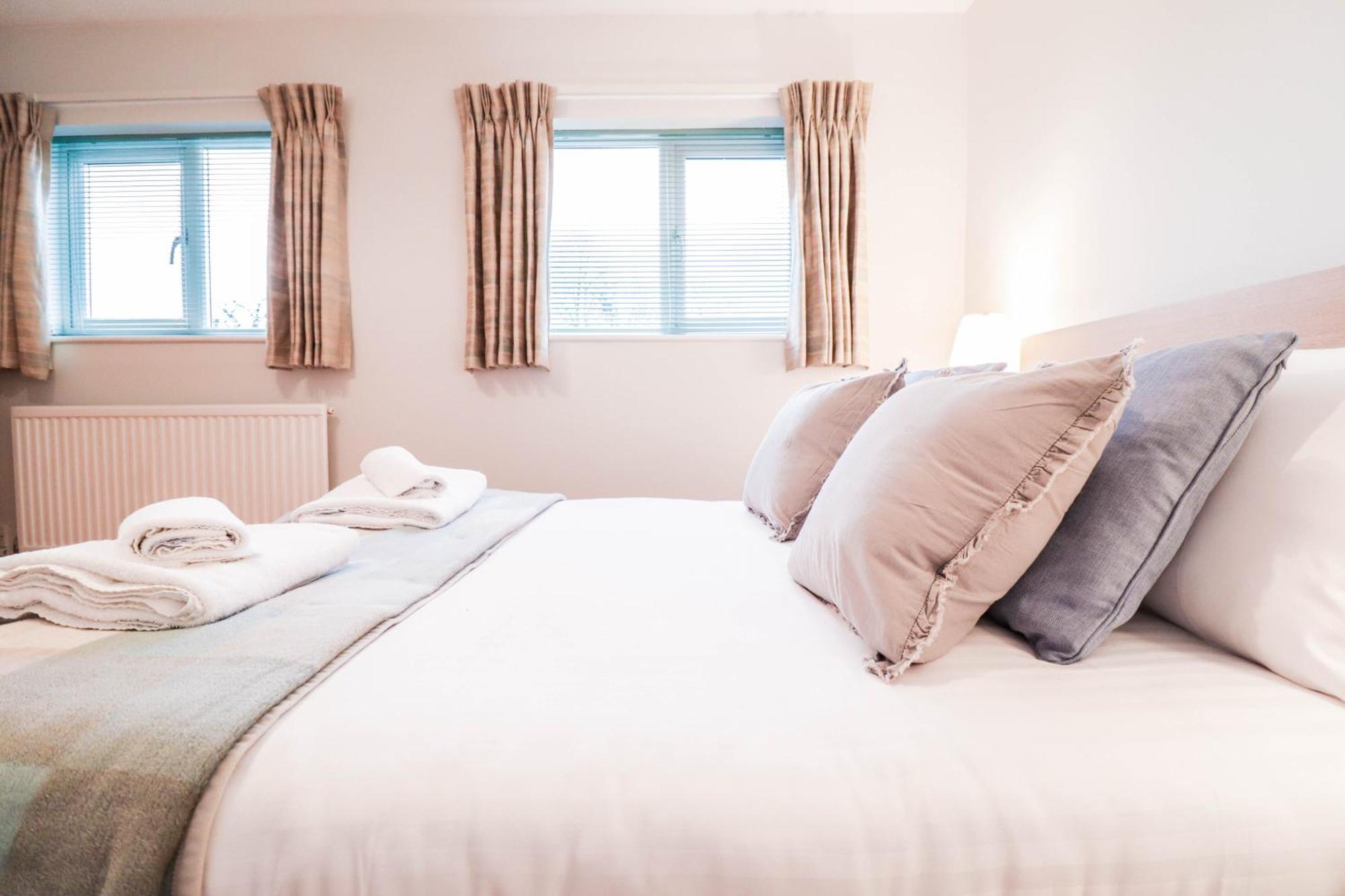 Bright And Spacious Contractor House L Parking! Borehamwood Exteriér fotografie