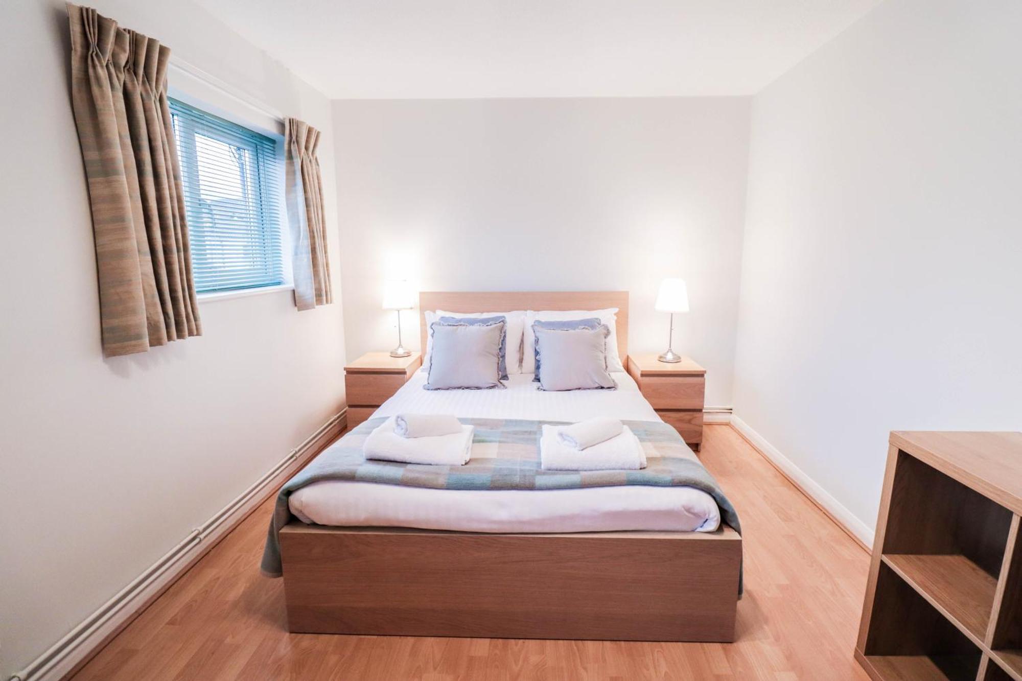 Bright And Spacious Contractor House L Parking! Borehamwood Exteriér fotografie