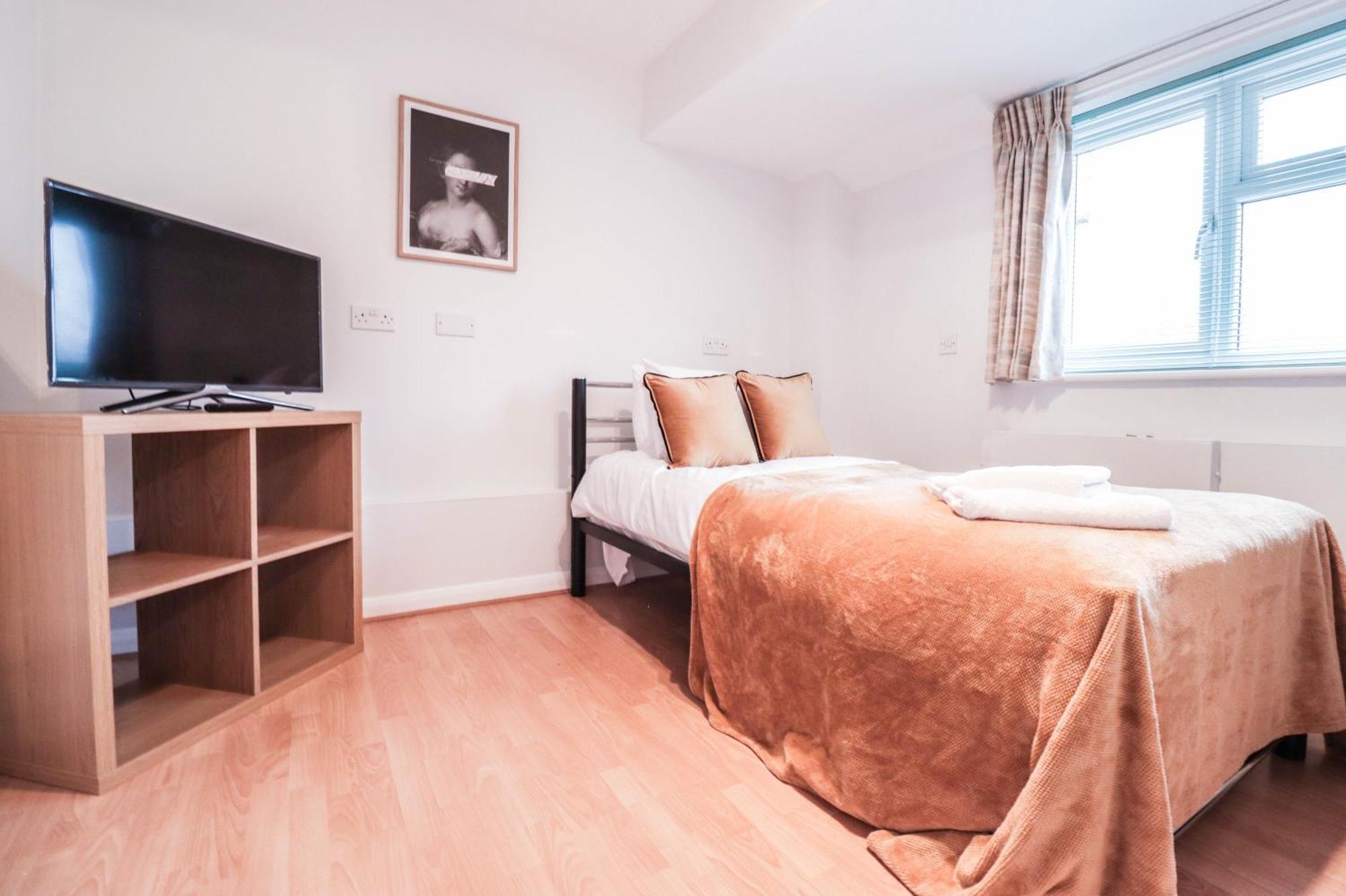 Bright And Spacious Contractor House L Parking! Borehamwood Exteriér fotografie