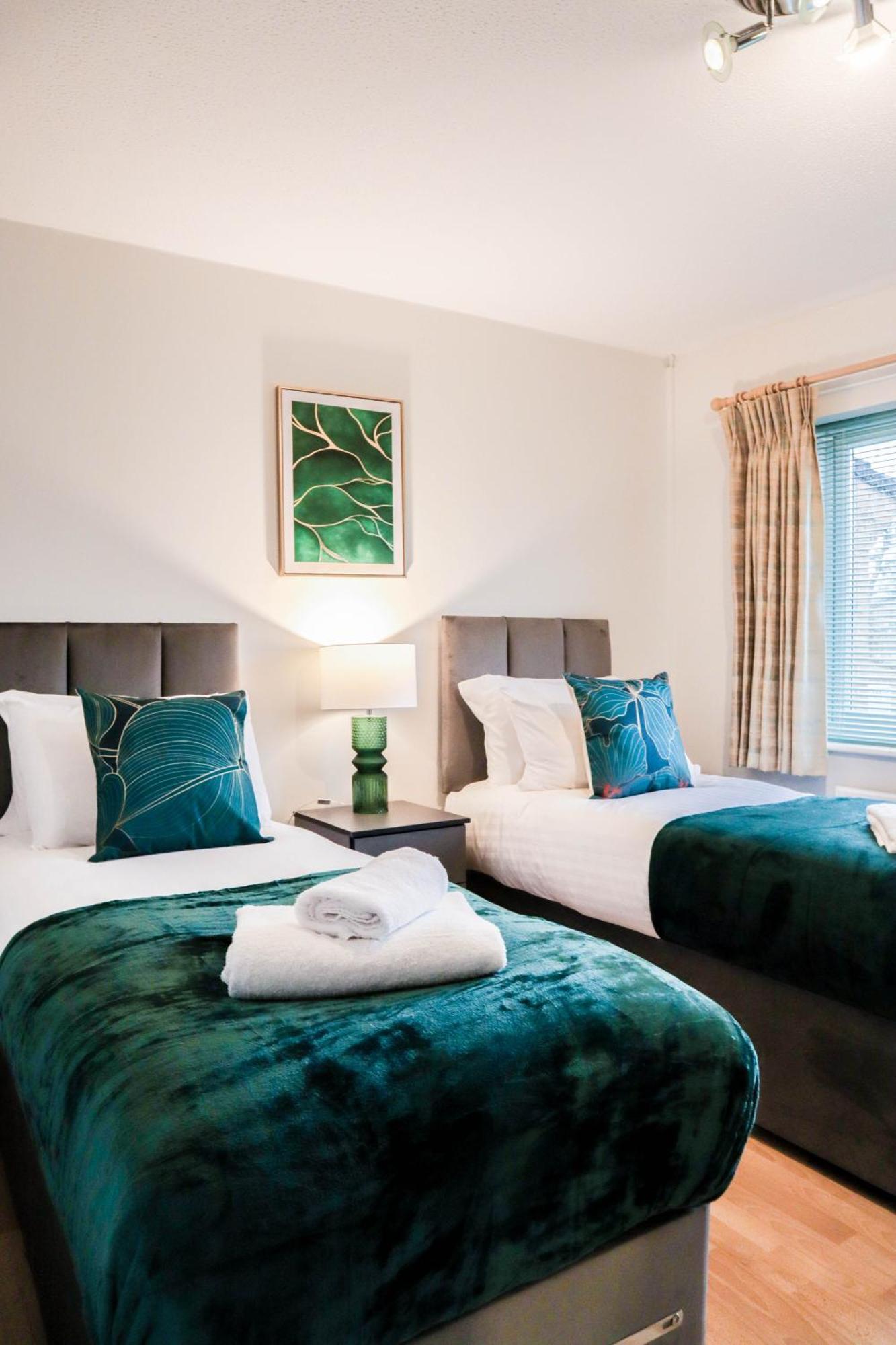 Bright And Spacious Contractor House L Parking! Borehamwood Exteriér fotografie