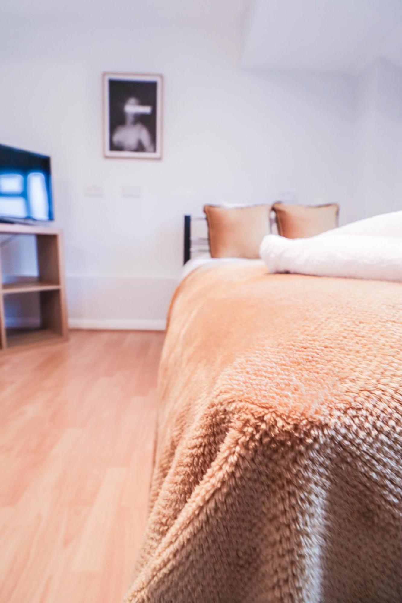 Bright And Spacious Contractor House L Parking! Borehamwood Exteriér fotografie