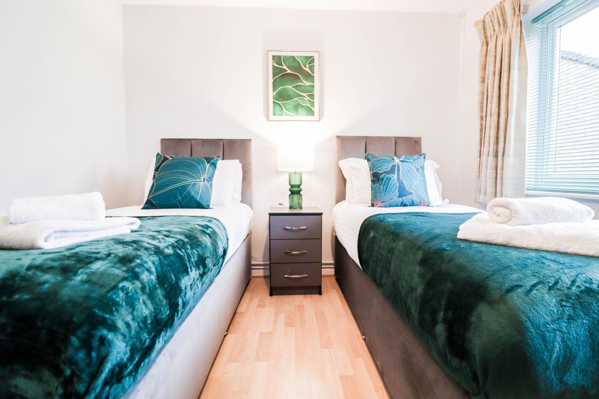 Bright And Spacious Contractor House L Parking! Borehamwood Exteriér fotografie