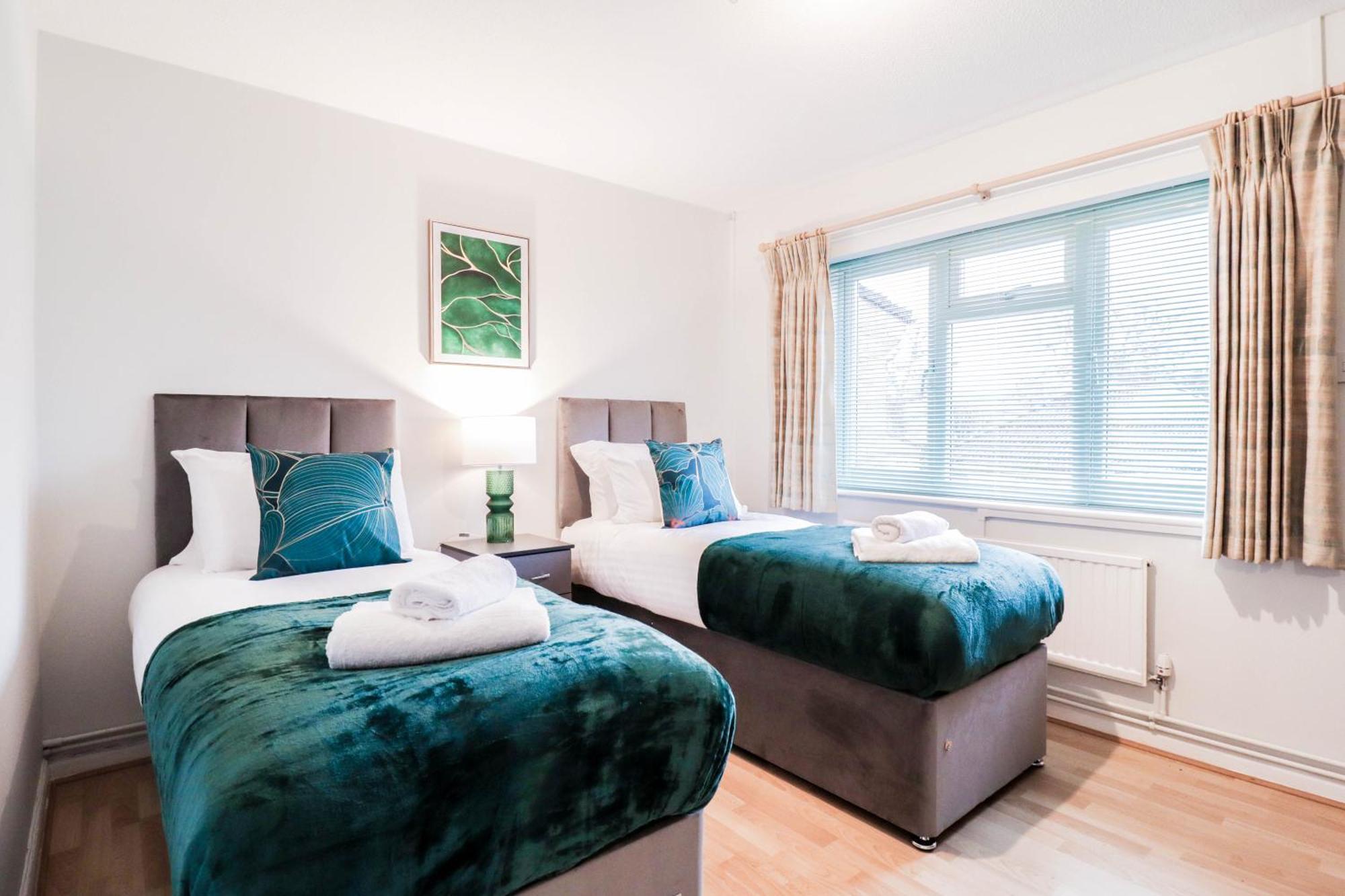 Bright And Spacious Contractor House L Parking! Borehamwood Exteriér fotografie