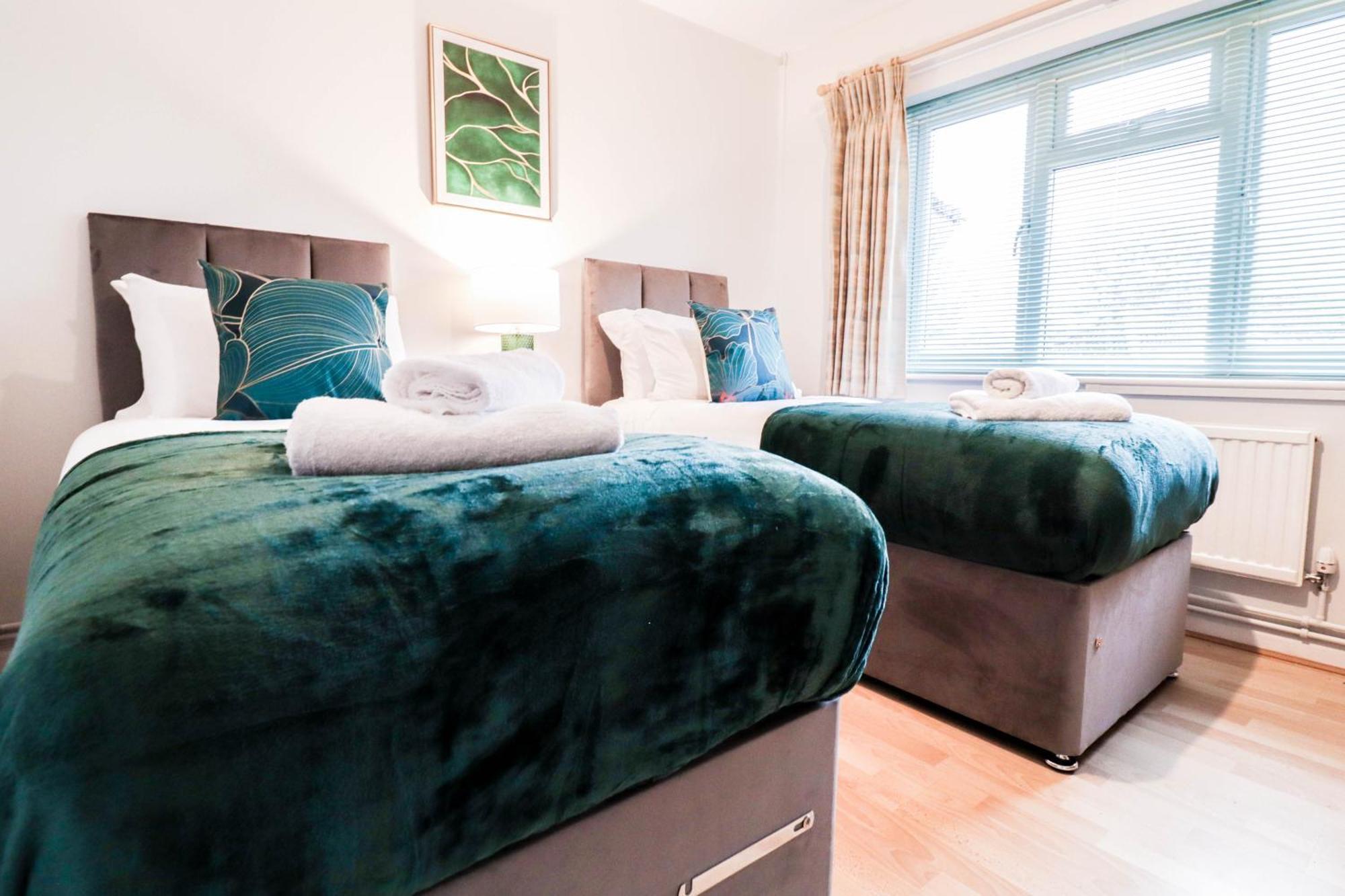 Bright And Spacious Contractor House L Parking! Borehamwood Exteriér fotografie
