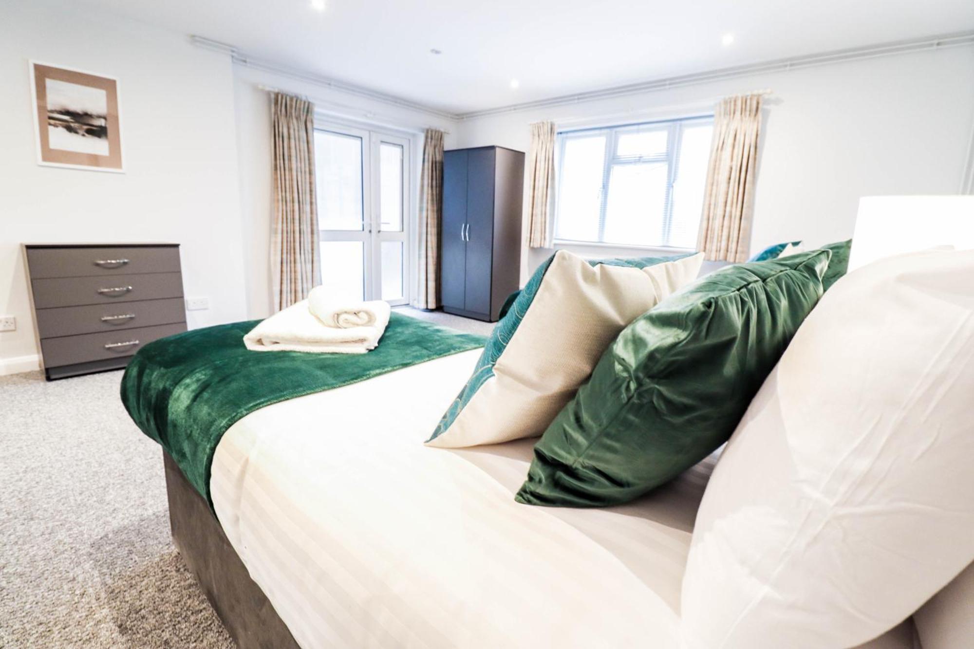 Bright And Spacious Contractor House L Parking! Borehamwood Exteriér fotografie