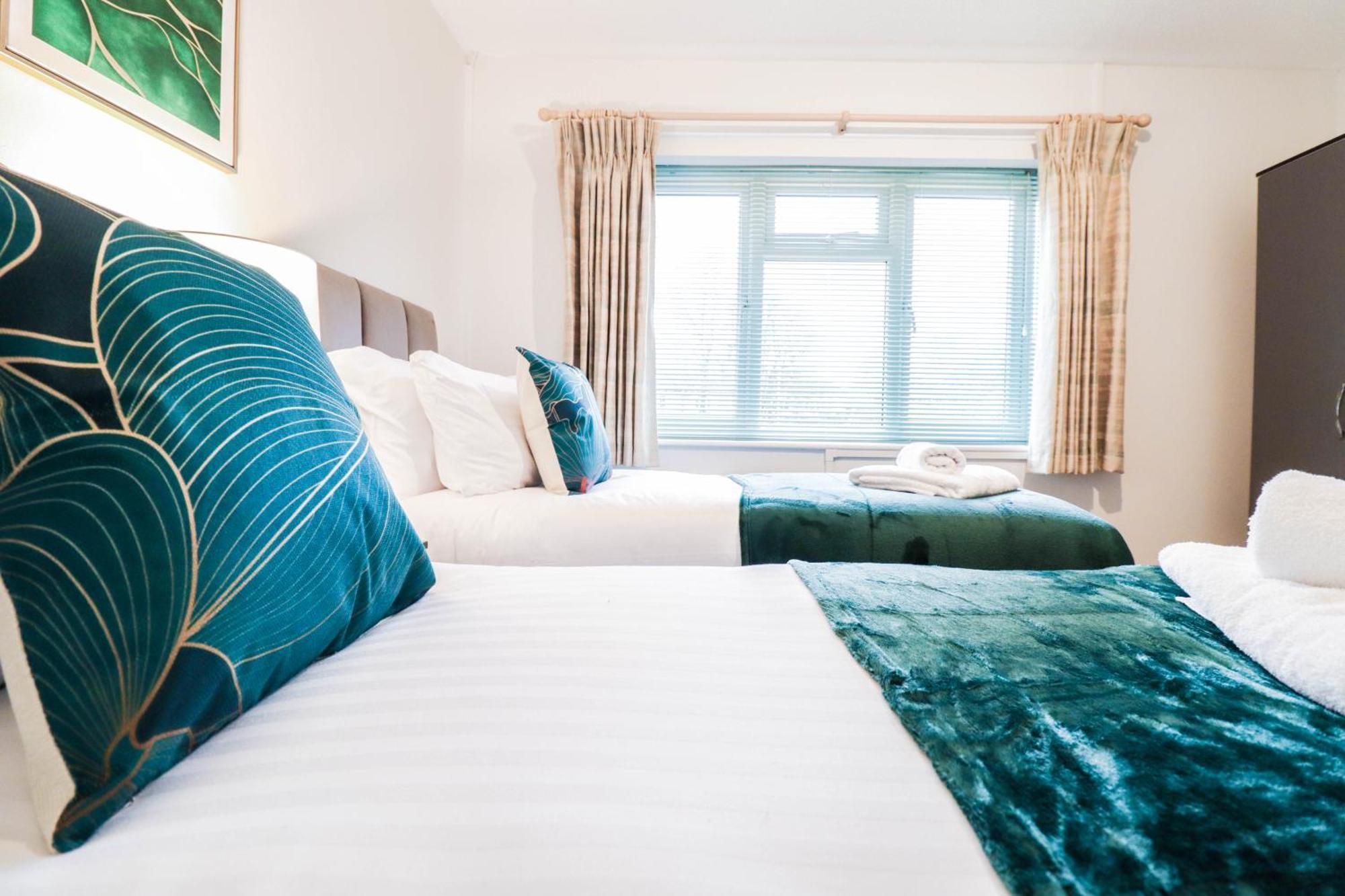 Bright And Spacious Contractor House L Parking! Borehamwood Exteriér fotografie