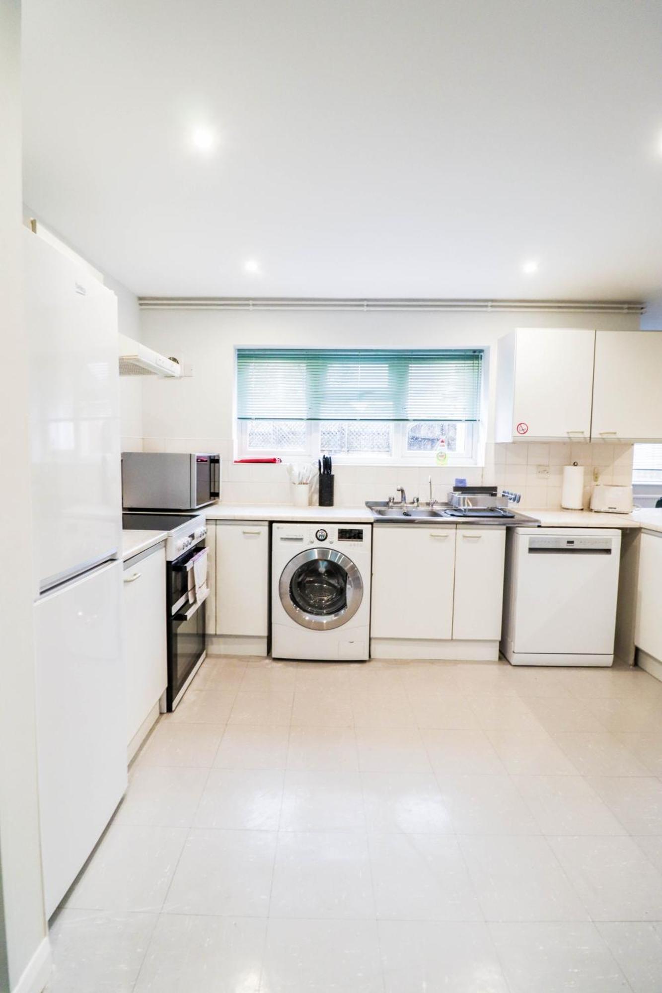 Bright And Spacious Contractor House L Parking! Borehamwood Exteriér fotografie