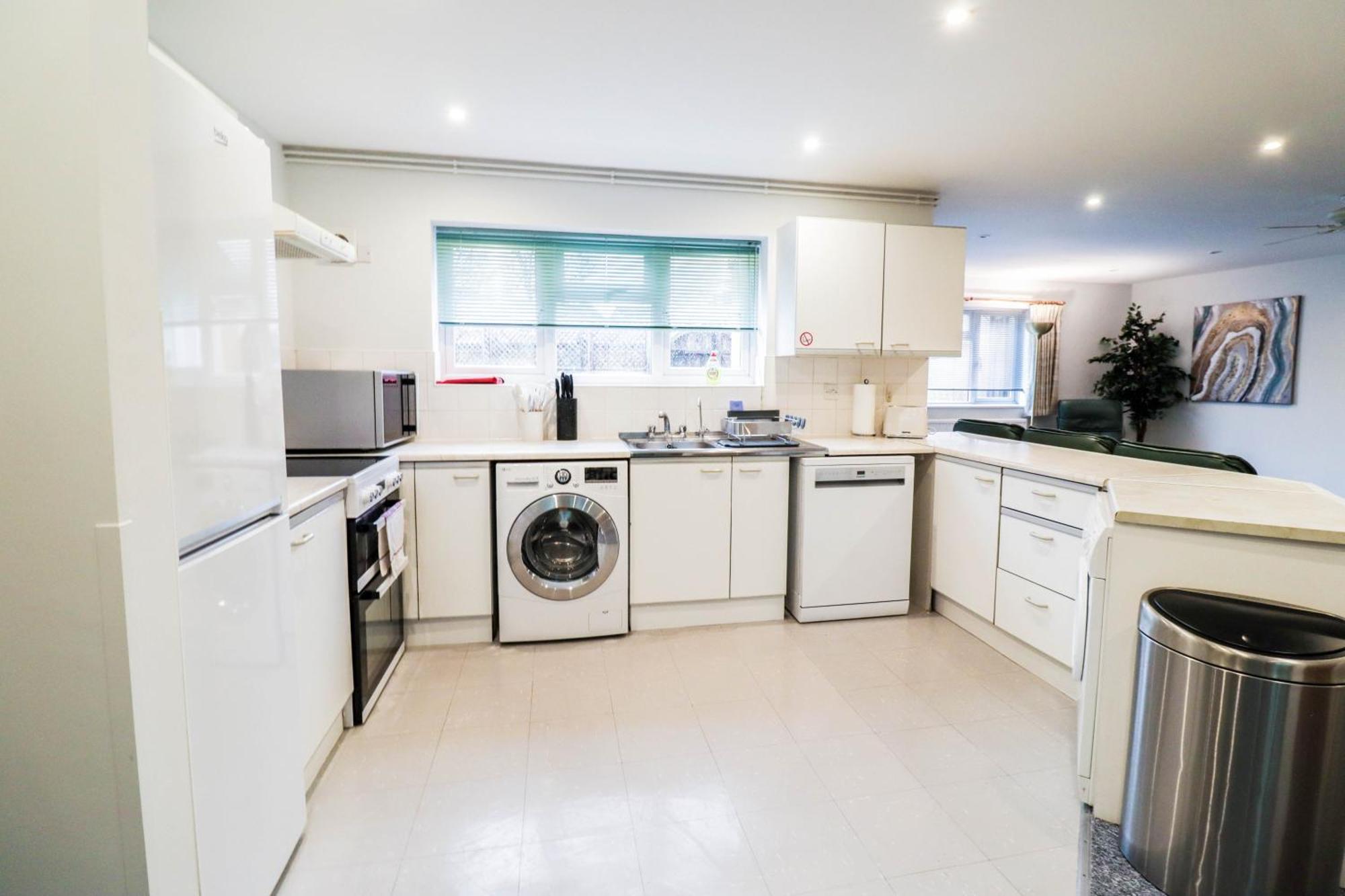 Bright And Spacious Contractor House L Parking! Borehamwood Exteriér fotografie