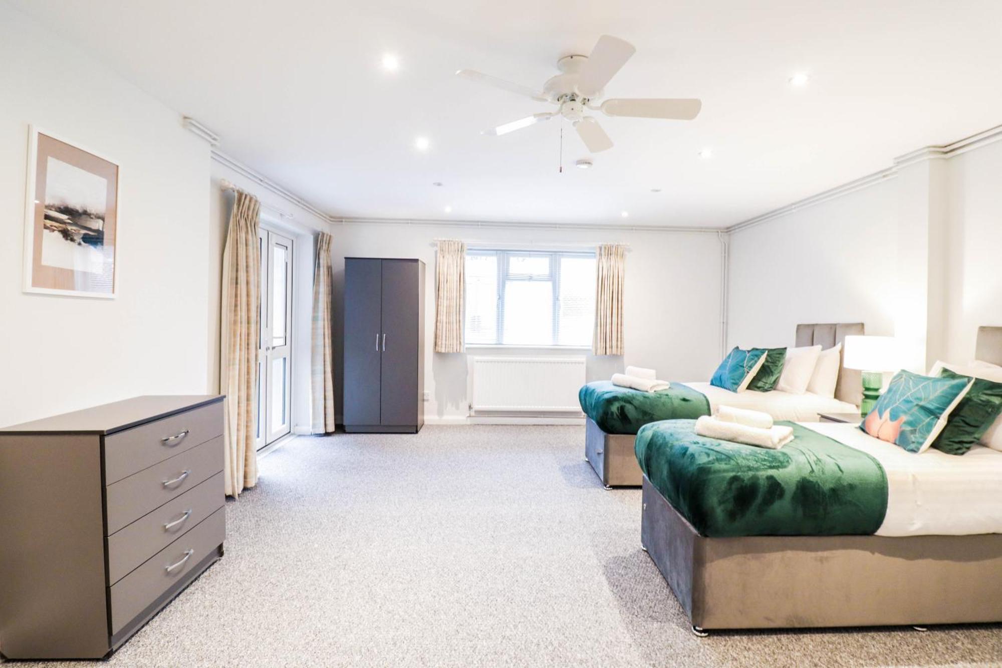 Bright And Spacious Contractor House L Parking! Borehamwood Exteriér fotografie