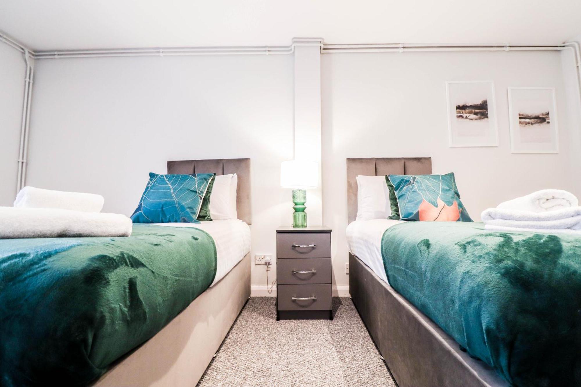 Bright And Spacious Contractor House L Parking! Borehamwood Exteriér fotografie