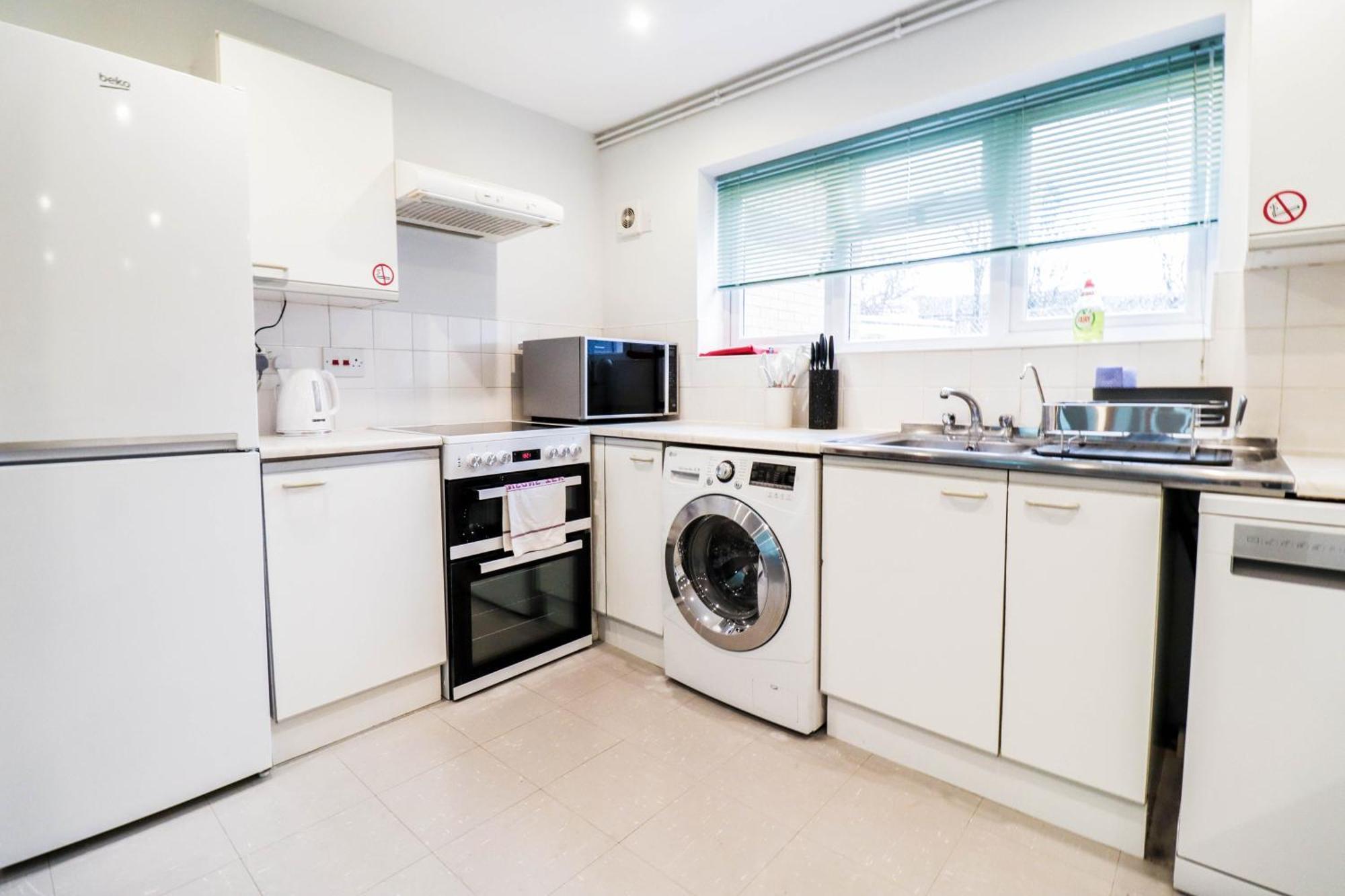 Bright And Spacious Contractor House L Parking! Borehamwood Exteriér fotografie