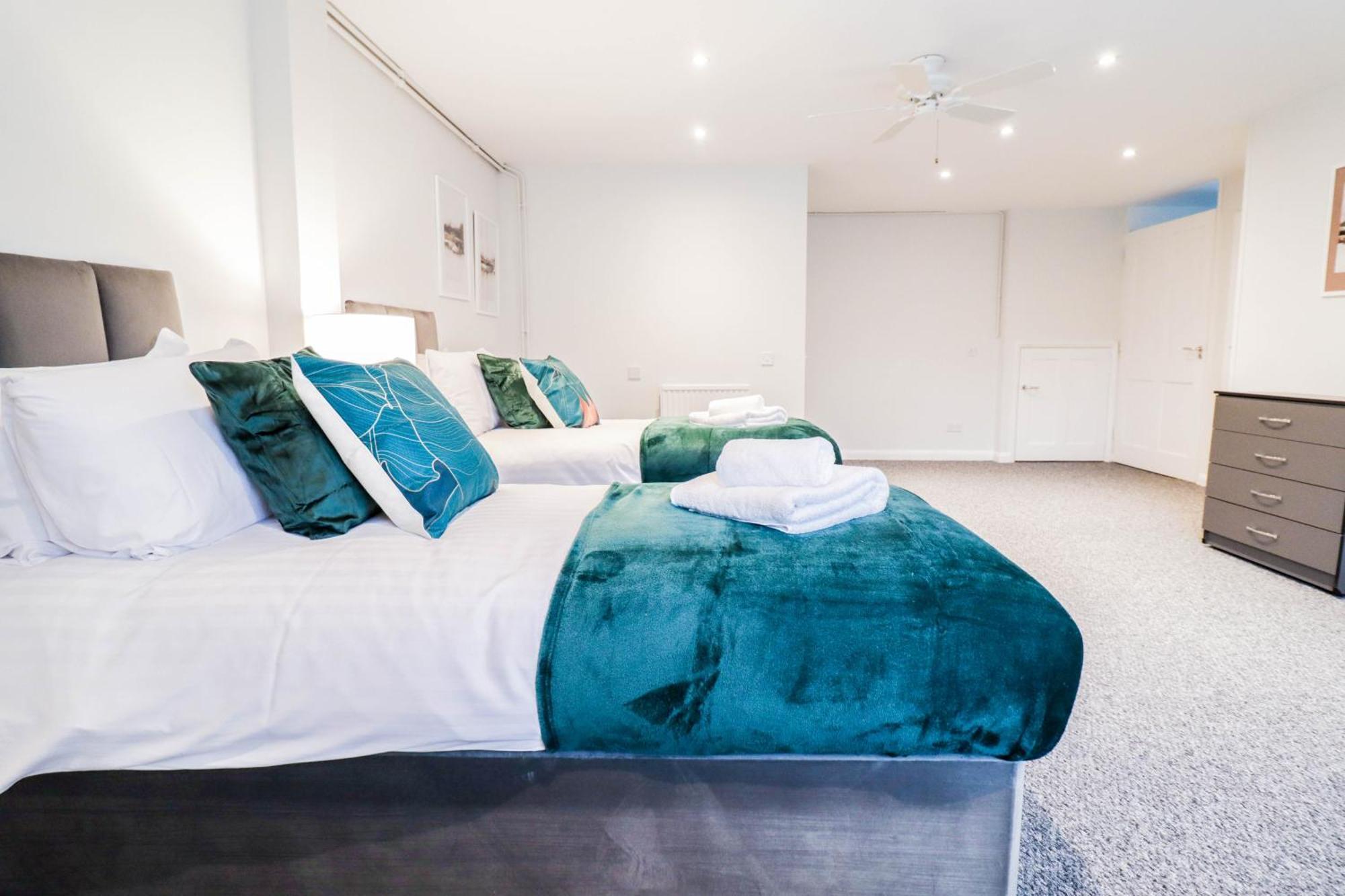 Bright And Spacious Contractor House L Parking! Borehamwood Exteriér fotografie