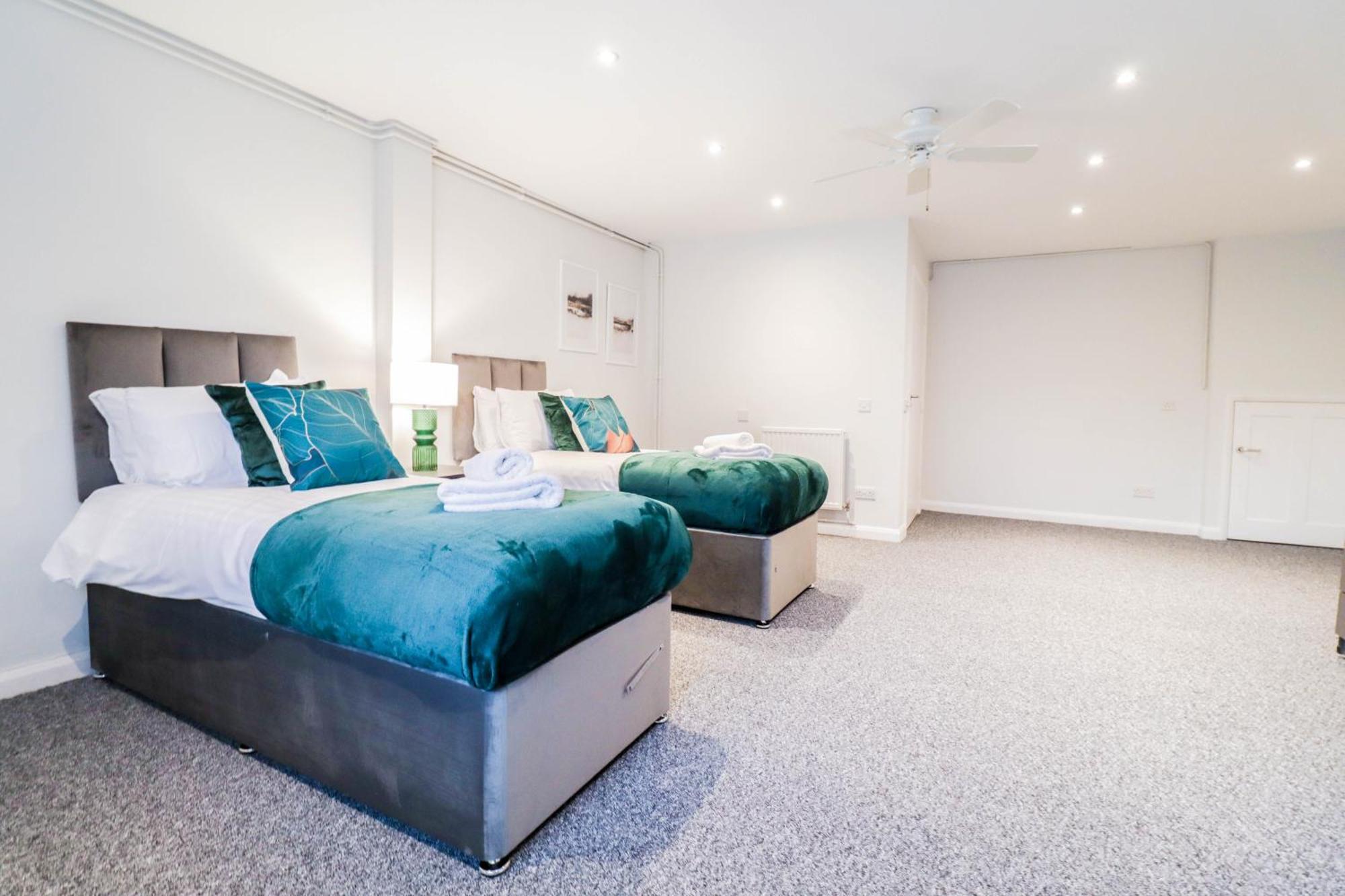 Bright And Spacious Contractor House L Parking! Borehamwood Exteriér fotografie