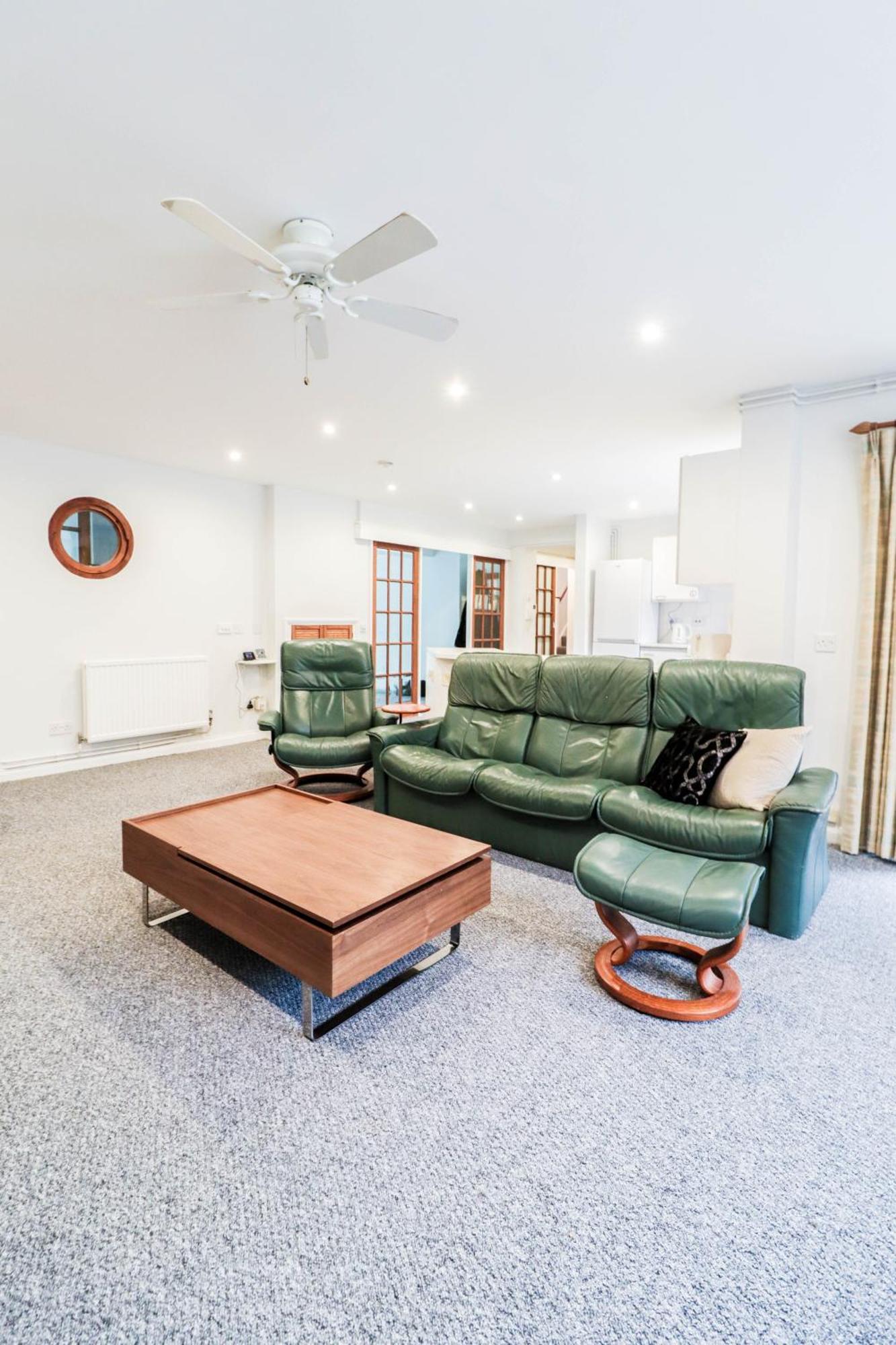Bright And Spacious Contractor House L Parking! Borehamwood Exteriér fotografie