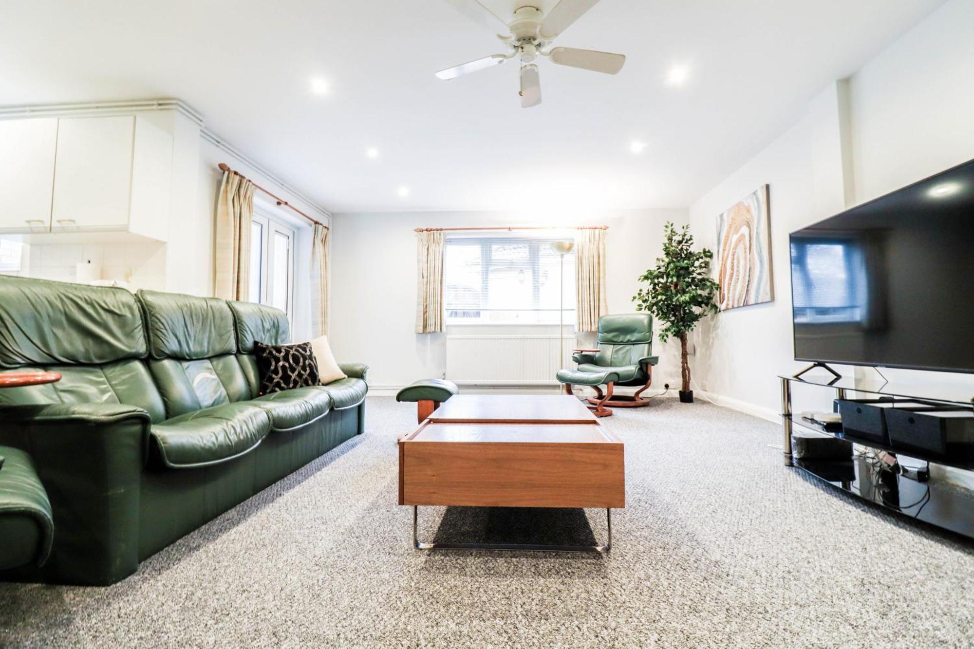 Bright And Spacious Contractor House L Parking! Borehamwood Exteriér fotografie