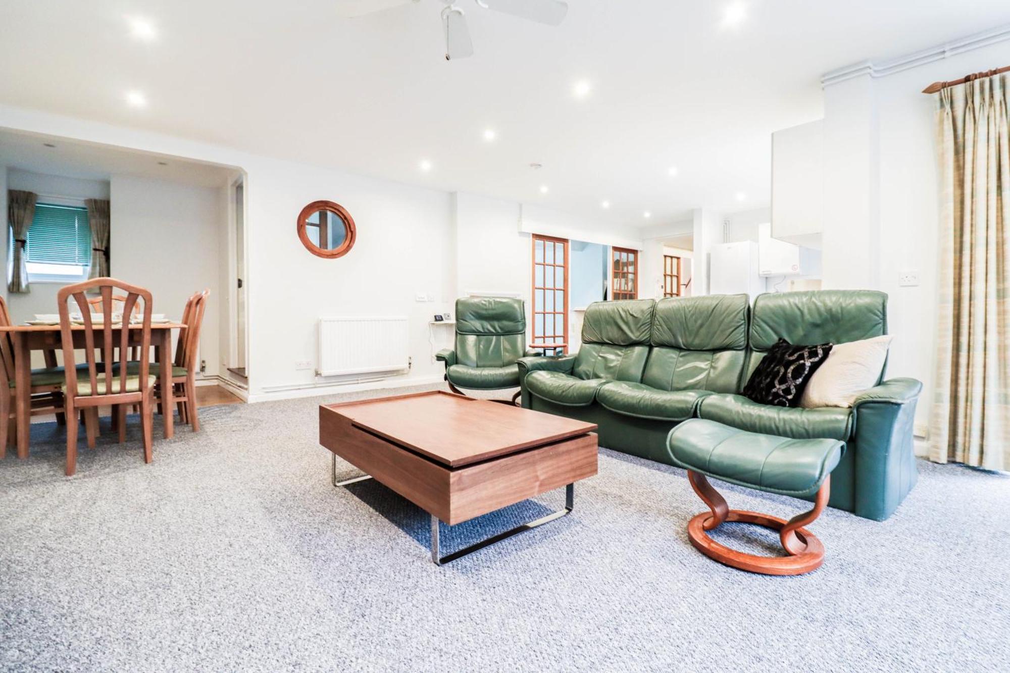 Bright And Spacious Contractor House L Parking! Borehamwood Exteriér fotografie